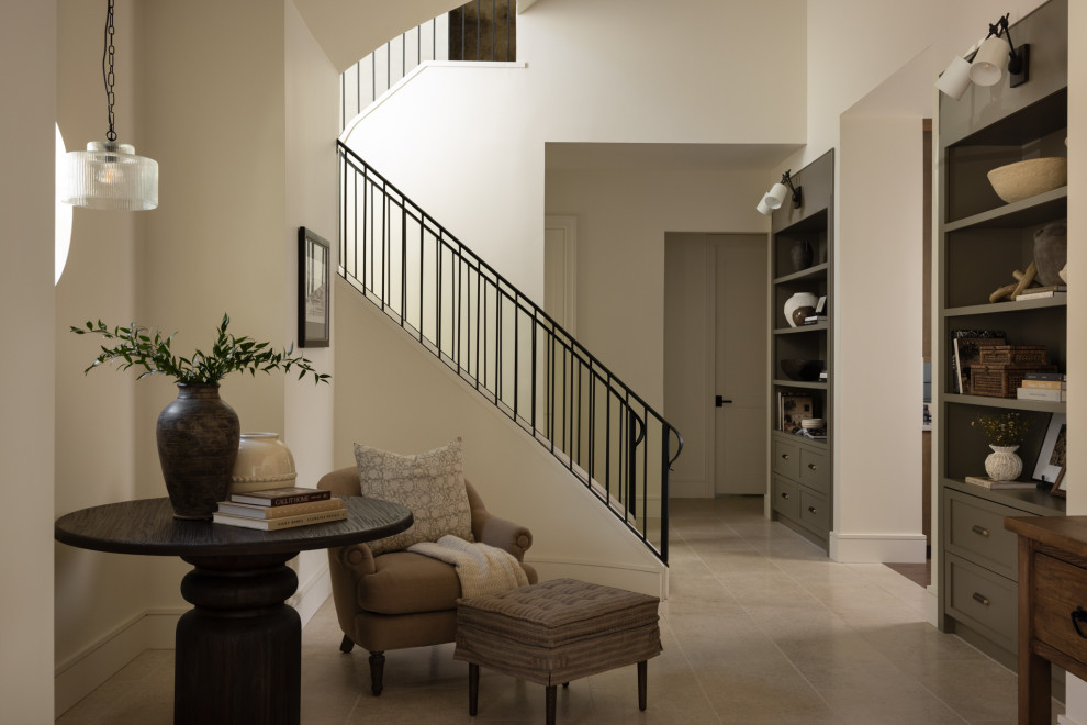 Transitional entryway photo in Orlando