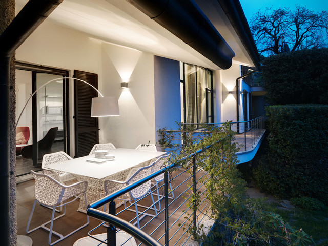 Villa Como contemporaneo-balcon