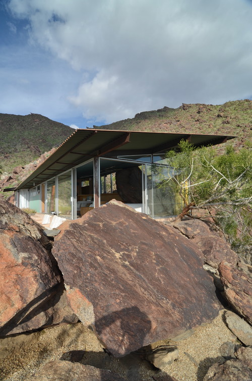 casa entre las rocas en Palm Springs del arquitecto albert frey en diariodesign