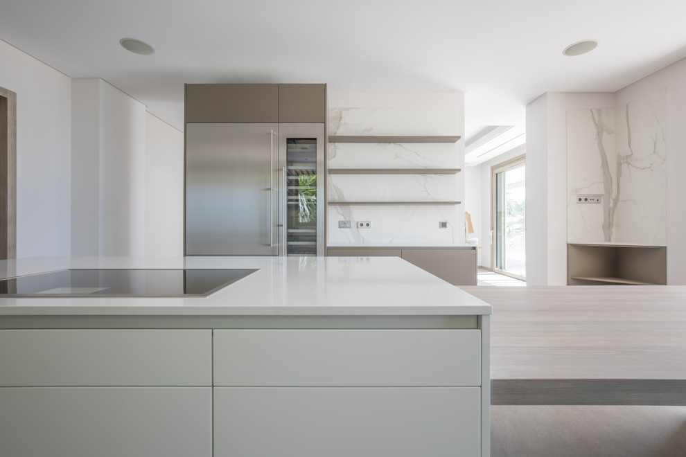 This is an example of a large contemporary kitchen in Malaga.