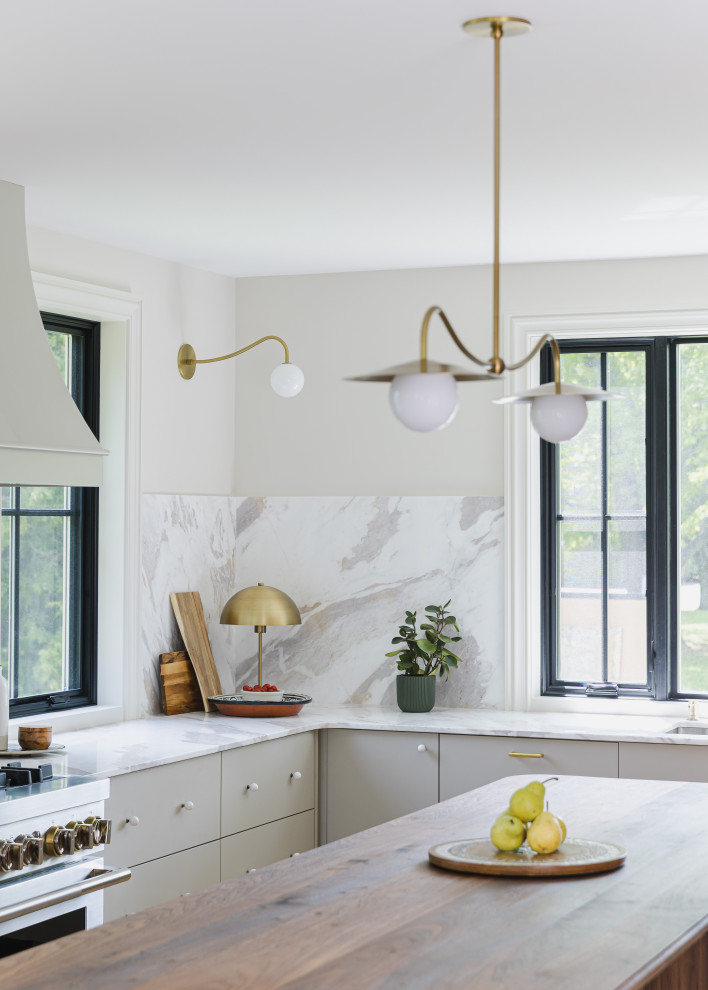 Kitchen - transitional kitchen idea in Ottawa