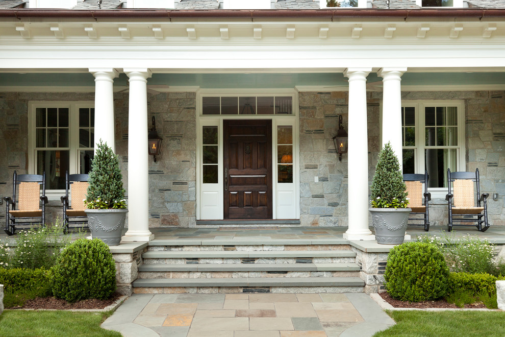 Example of a classic home design design in Atlanta