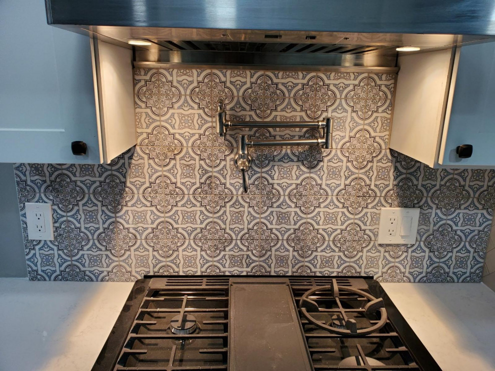 Transitional kitchen photo in Baltimore