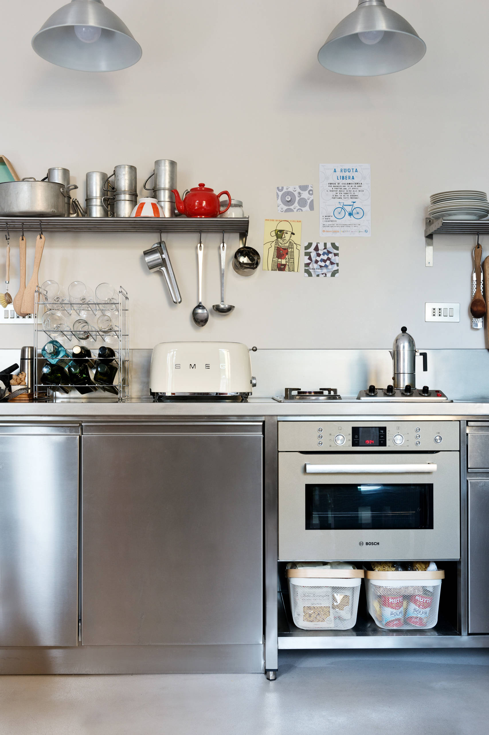 グレーのキッチンキャビネット 洗練された雰囲気のモダングレーキッチンアイデア15選