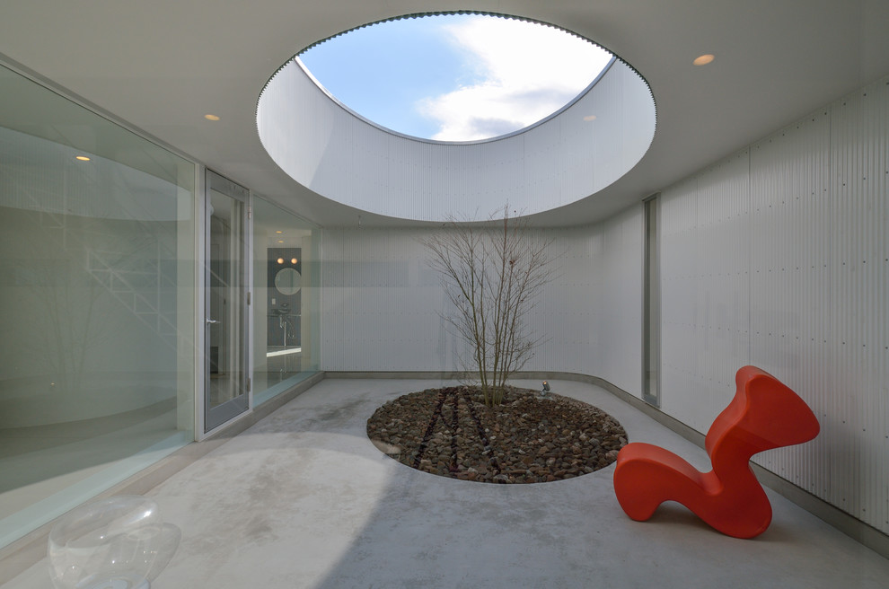 This is an example of a modern courtyard patio in Other with a roof extension.