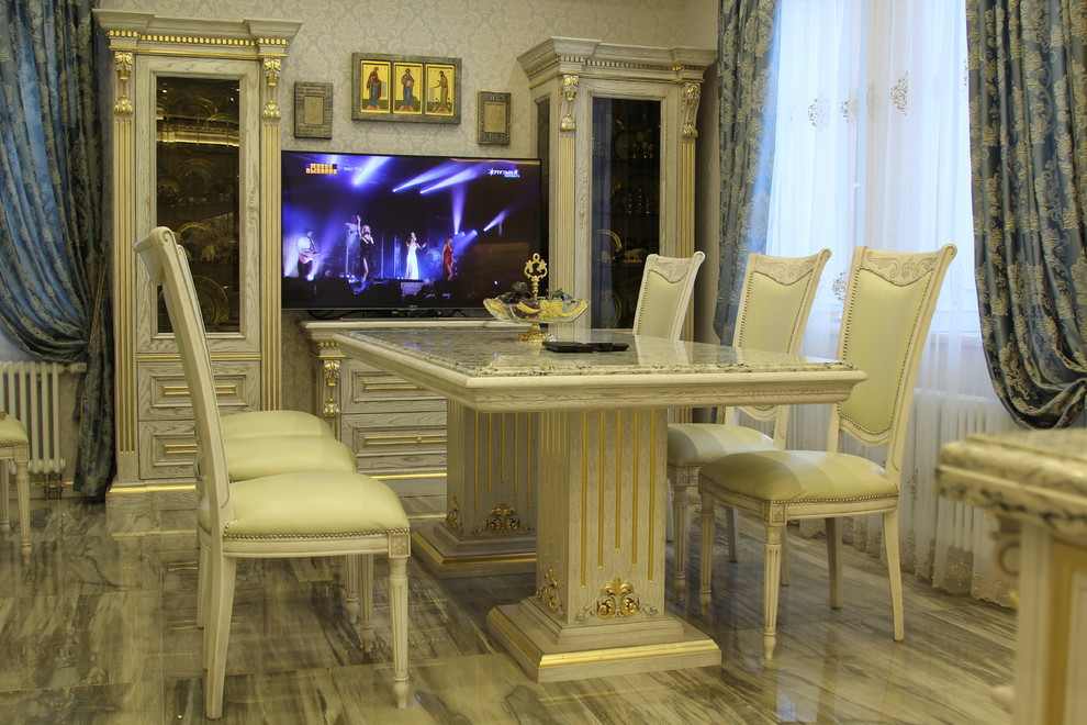 Двухэтажная квартира в Павловске. От классики до первобытного.