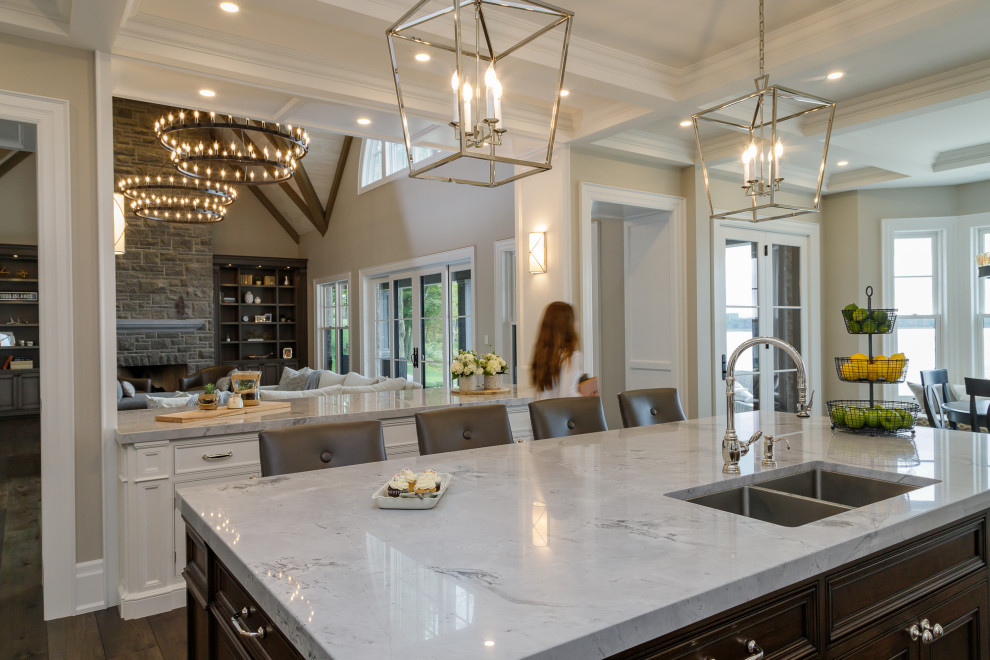 Transitional kitchen photo in Toronto