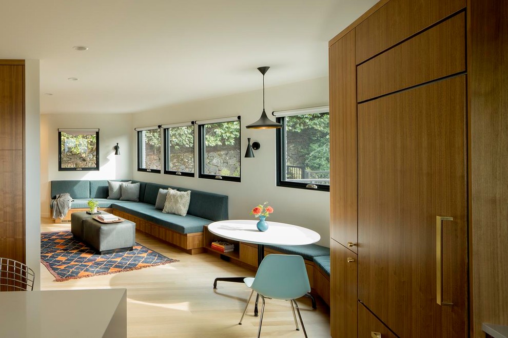 Design ideas for a mid-sized midcentury kitchen/dining combo in Portland with white walls, light hardwood floors, no fireplace and beige floor.