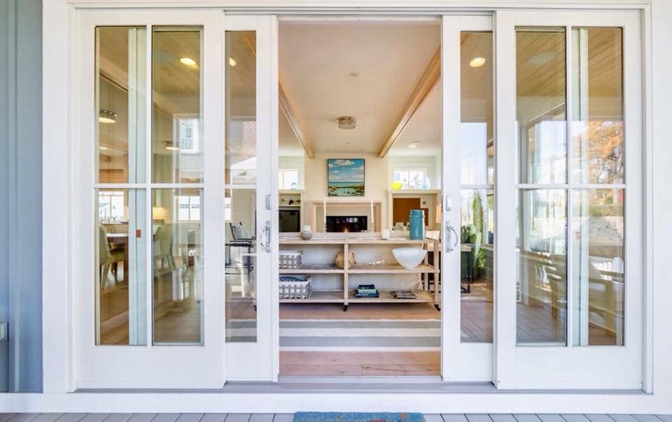 Inspiration for a modern home design remodel in Chicago