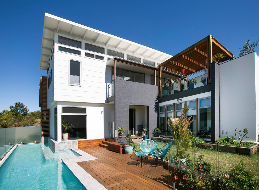This is an example of a beach style two-storey exterior in Wollongong.