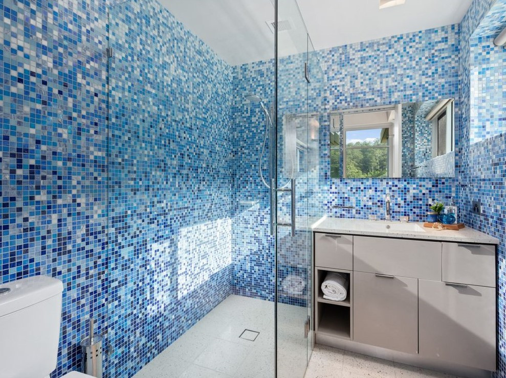 Photo of a bathroom in Gold Coast - Tweed.