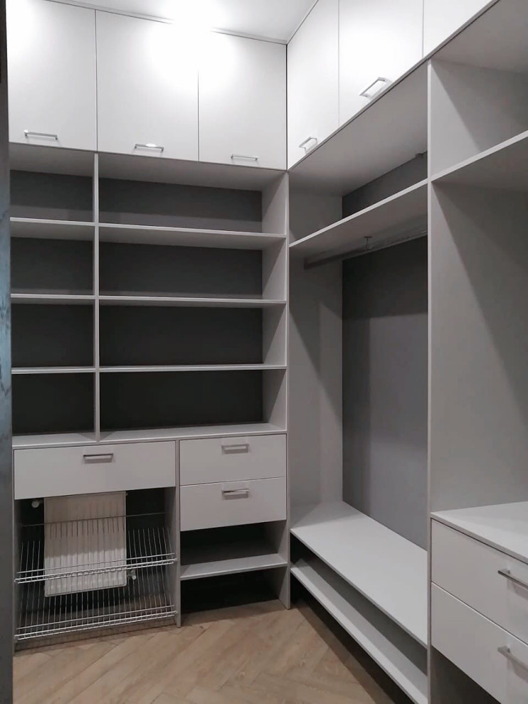 Гардеробная В Жилом комплексе "Акварель"