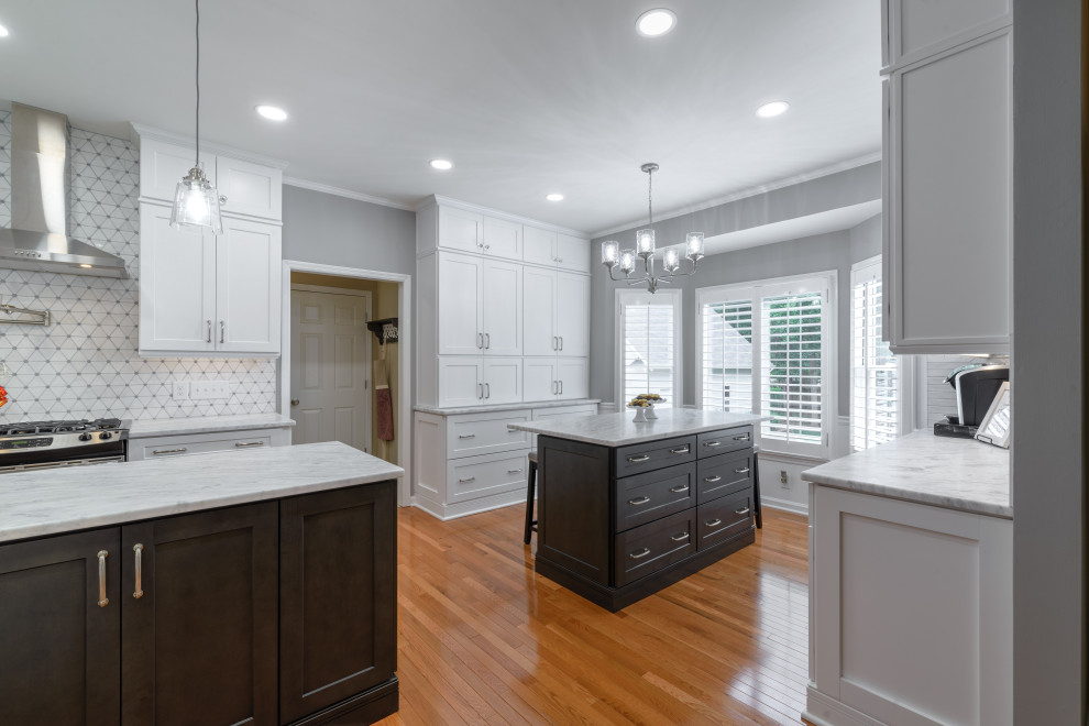 Transitional kitchen photo in Atlanta