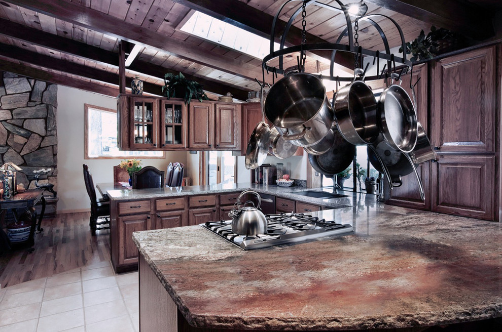 Example of a mountain style u-shaped eat-in kitchen design in Phoenix with a double-bowl sink, raised-panel cabinets, medium tone wood cabinets, granite countertops and stainless steel appliances