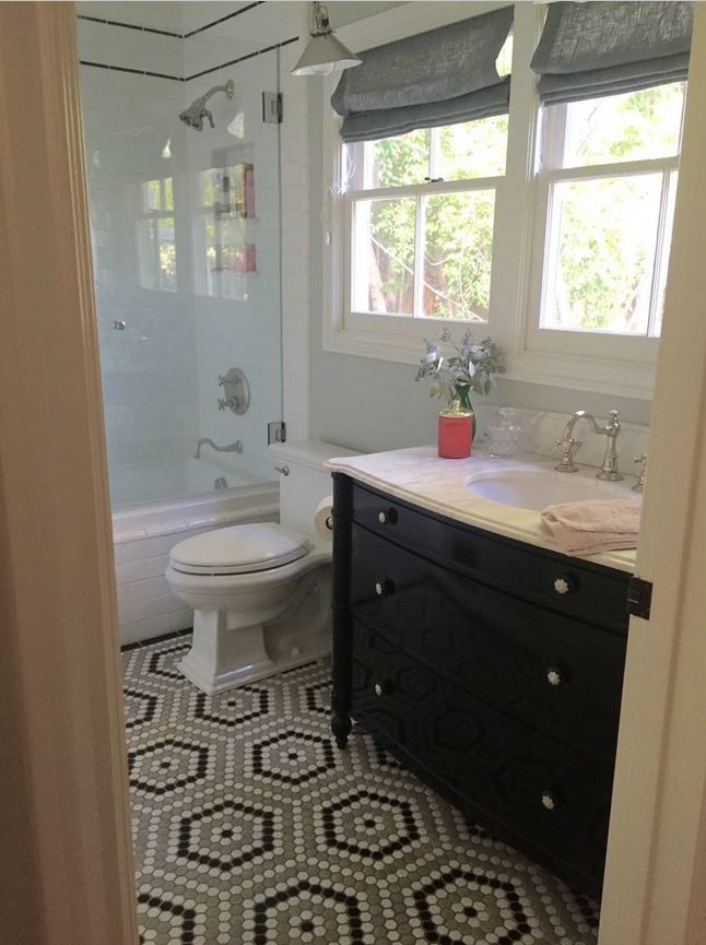 Inspiration for a transitional home design remodel in Los Angeles
