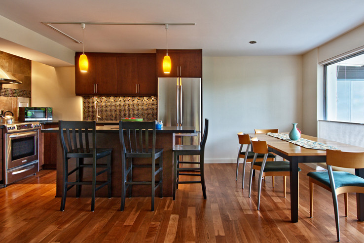 Kitchen - transitional kitchen idea in Seattle