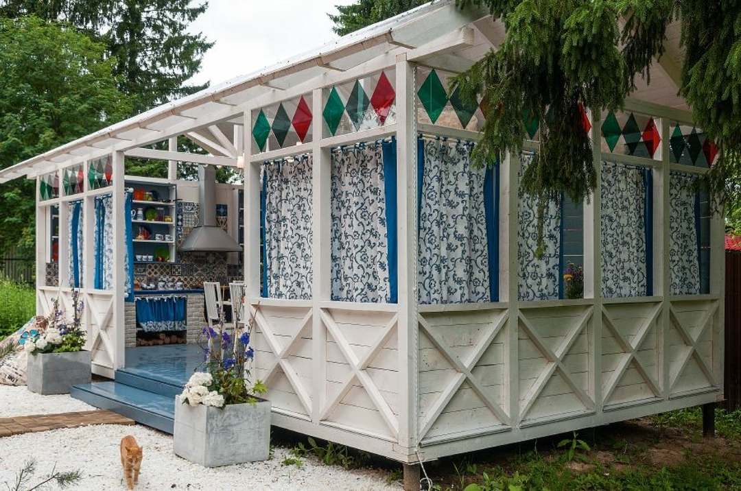 Стародачная беседка в средиземноморском стиле