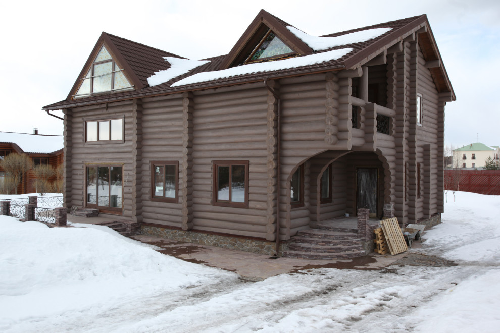 Дом из бревна .