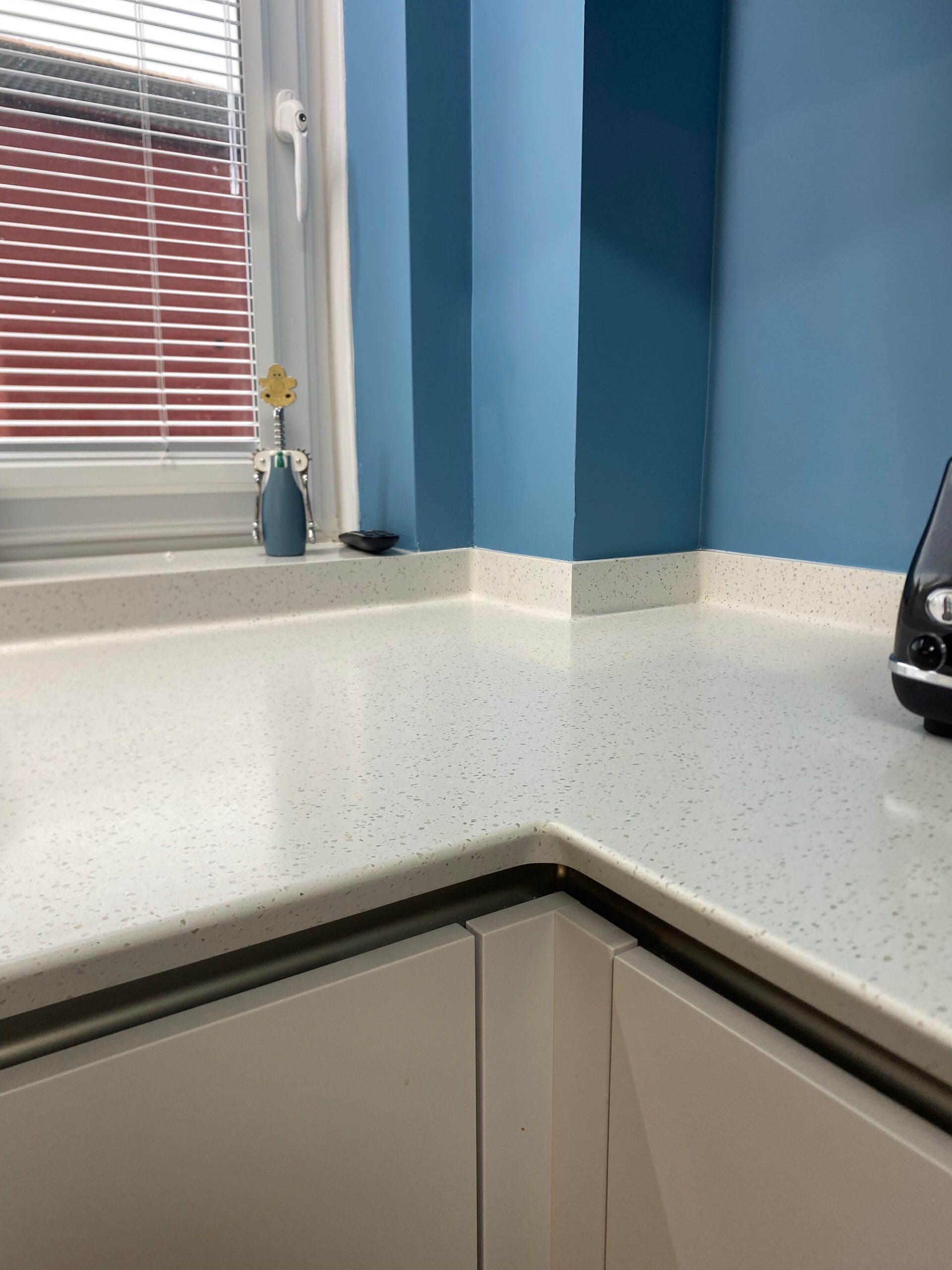 Handleless Apartment Kitchen in Silk Gloss Loam Finish