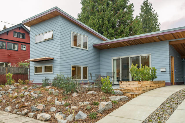 Example of a minimalist home design design in Portland