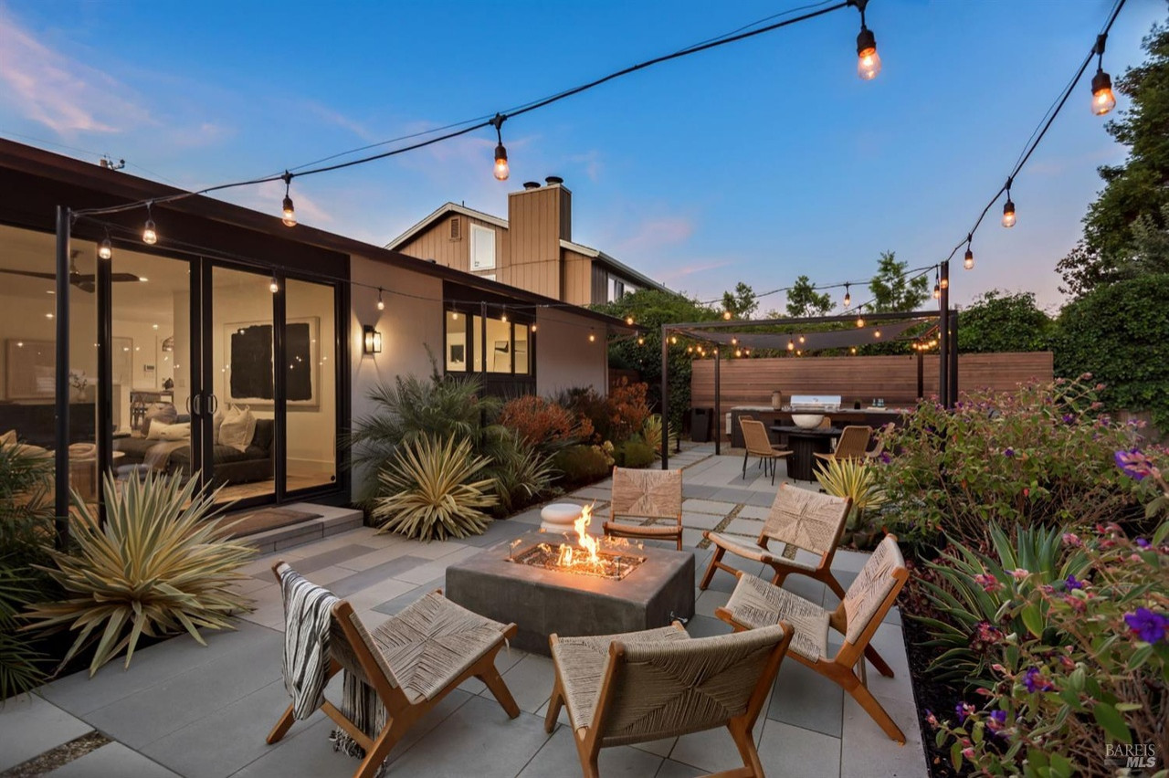 Contemporary Luxe Backyard