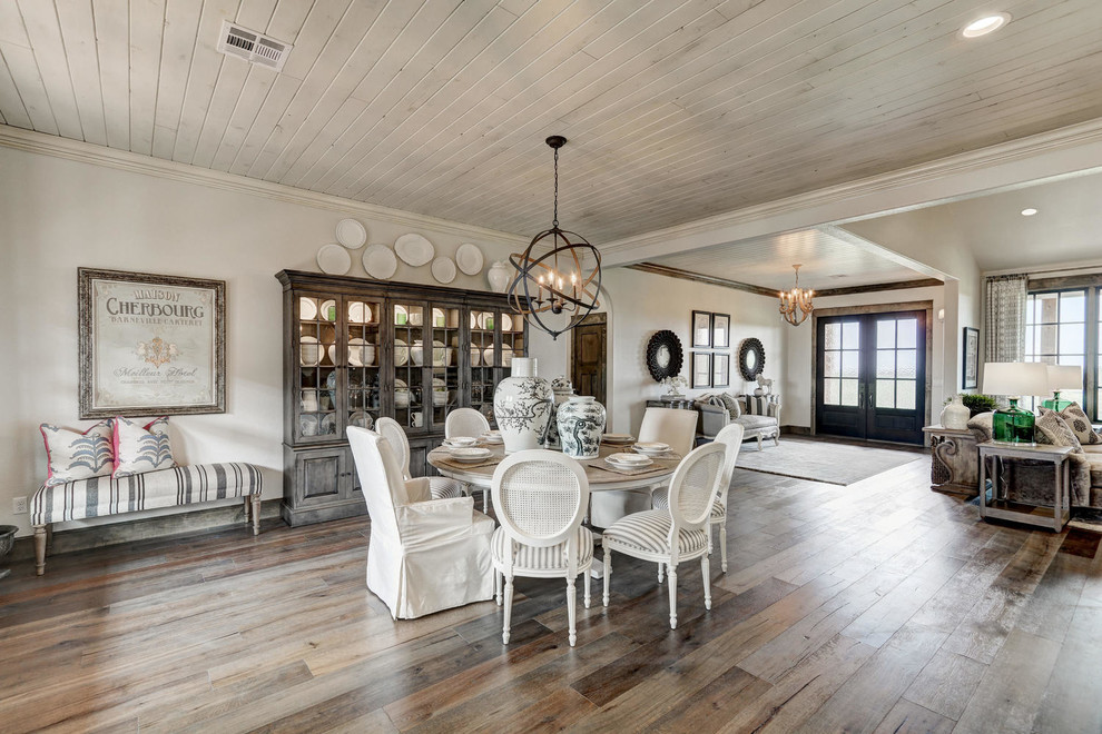 Example of a cottage home design design in Oklahoma City