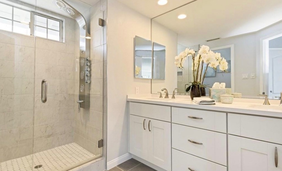 This is an example of a mid-sized transitional master wet room bathroom in Orange County with shaker cabinets, white cabinets, white tile, porcelain tile, grey walls, porcelain floors, an undermount sink, quartzite benchtops, grey floor and white benchtops.
