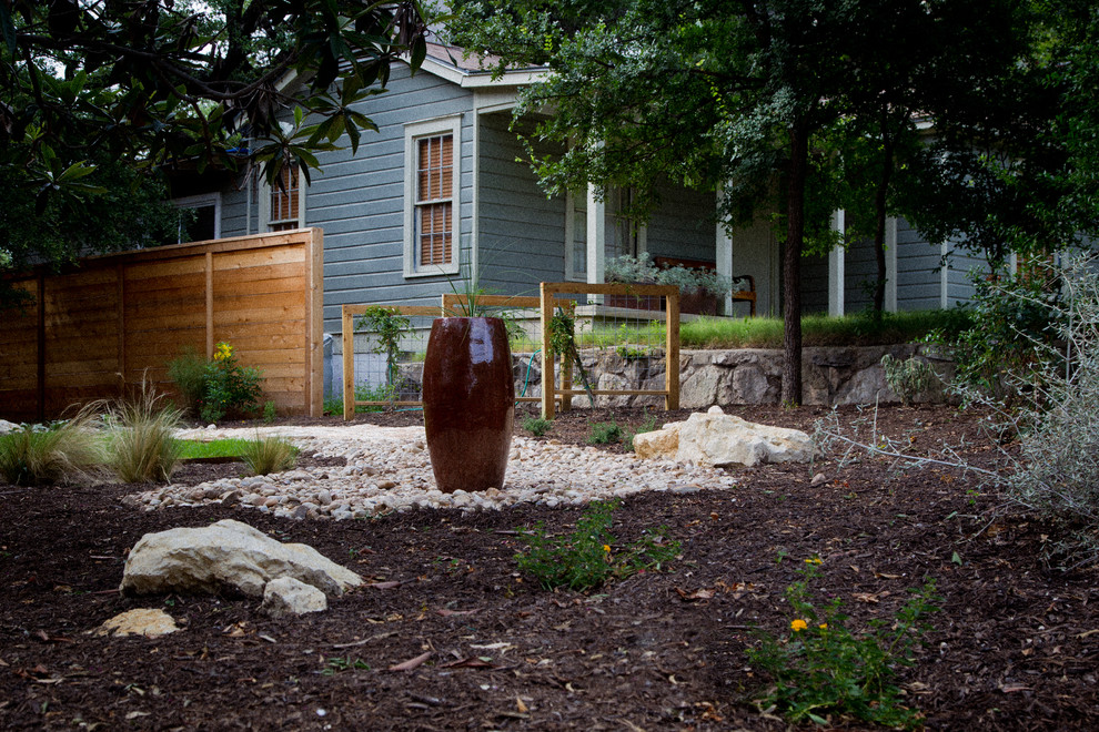Inspiration for a modern garden in Austin.