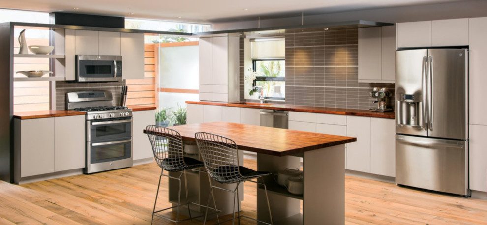 Example of a transitional kitchen design in Indianapolis