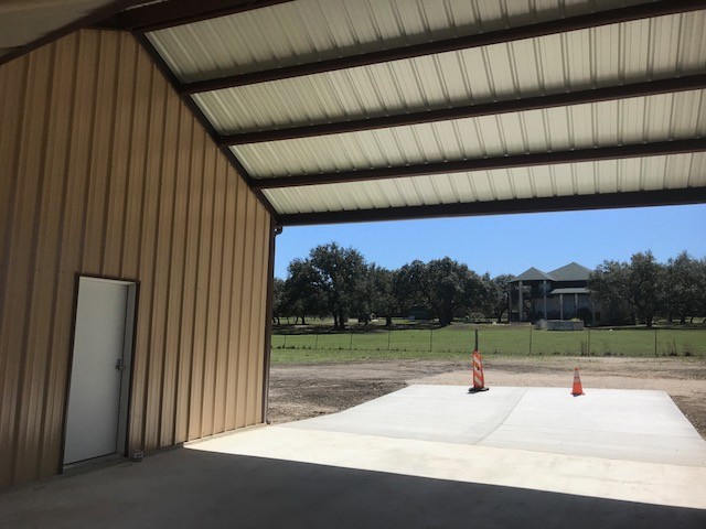 This is an example of a mid-sized country detached barn in Austin.