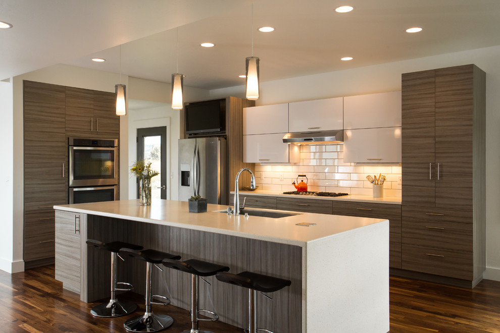 Mid-sized transitional kitchen photo