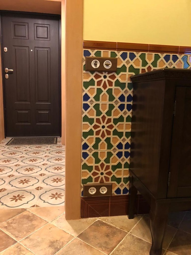 Винтажная электрика Salvador для скрытого монтажа в интерьере загородного дома.