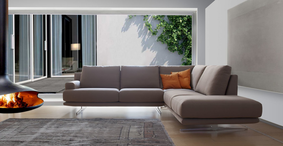 Inspiration for a modern home design remodel in London