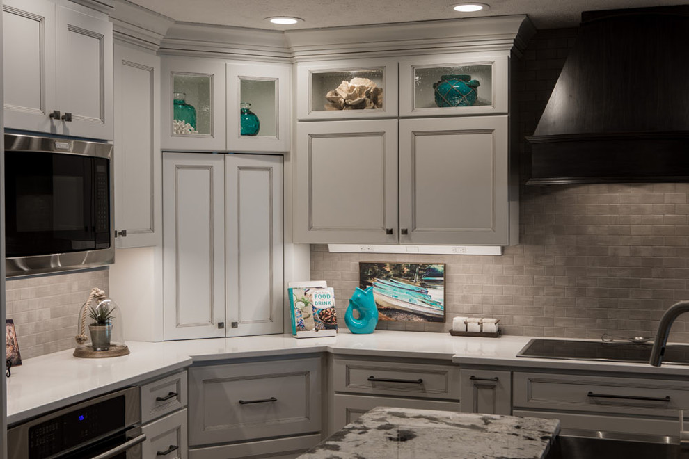 Eat-in kitchen - mid-sized transitional eat-in kitchen idea with shaker cabinets, white cabinets, quartz countertops, stainless steel appliances and an island