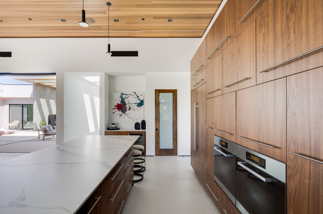 The Courtyard House modern-kueche