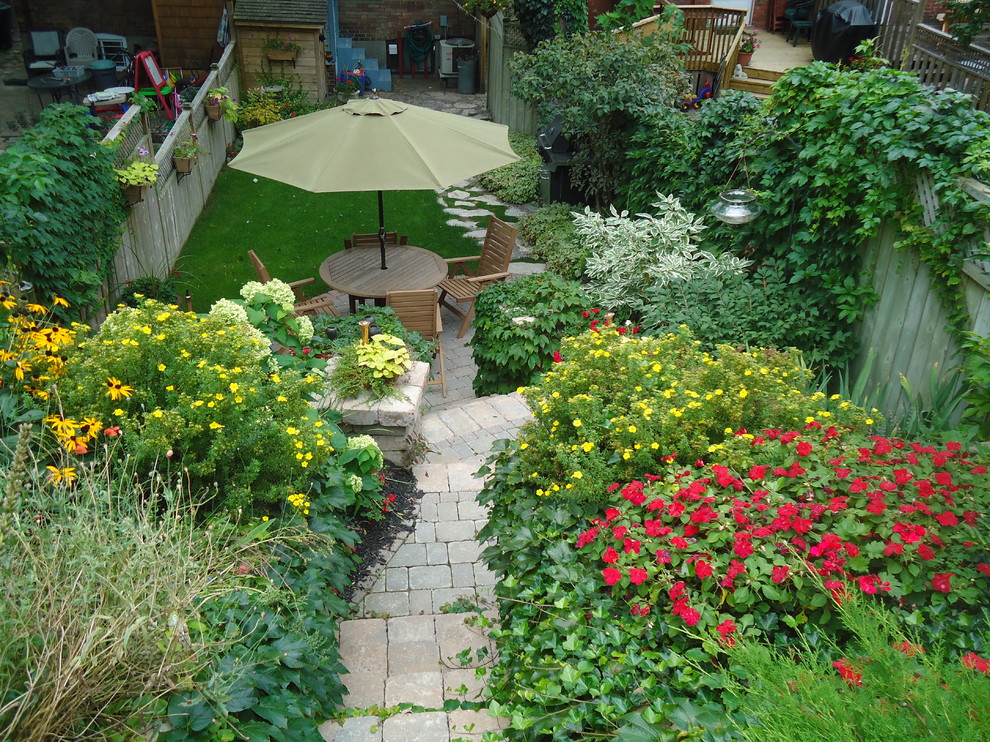 Small traditional backyard garden in Toronto with brick pavers.