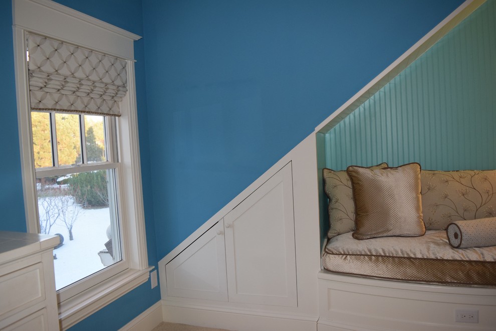 Design ideas for a small eclectic guest bedroom in Denver with blue walls and carpet.