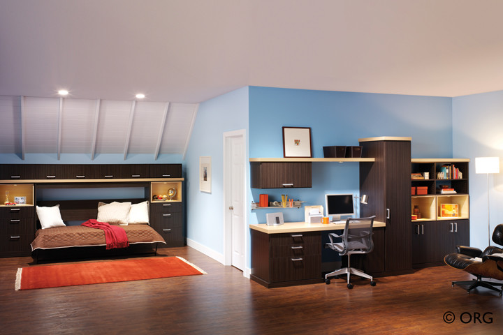 Photo of a contemporary home office in Boston.