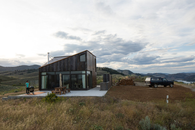 Houzz Tour: Going Remote in the High Desert industrial-exterior