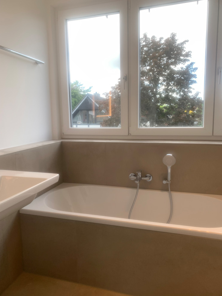 Modernisierung Einfamilienhaus mit Erweiterung der Gauben und  Fensteraufteilung