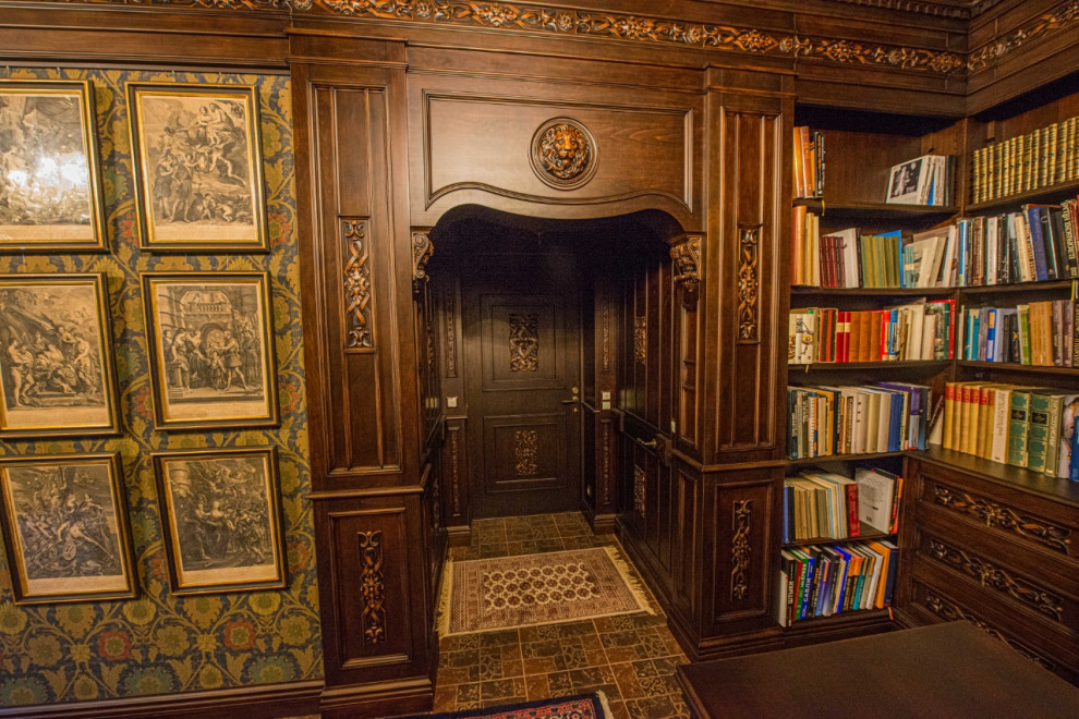 Интерьер в стиле средневекового замка