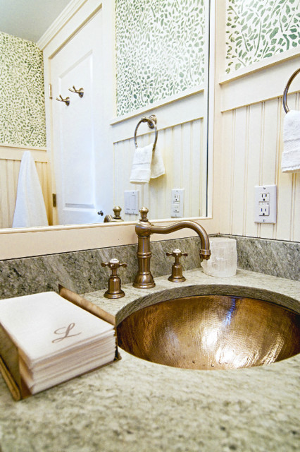 Poolhouse traditional-bathroom