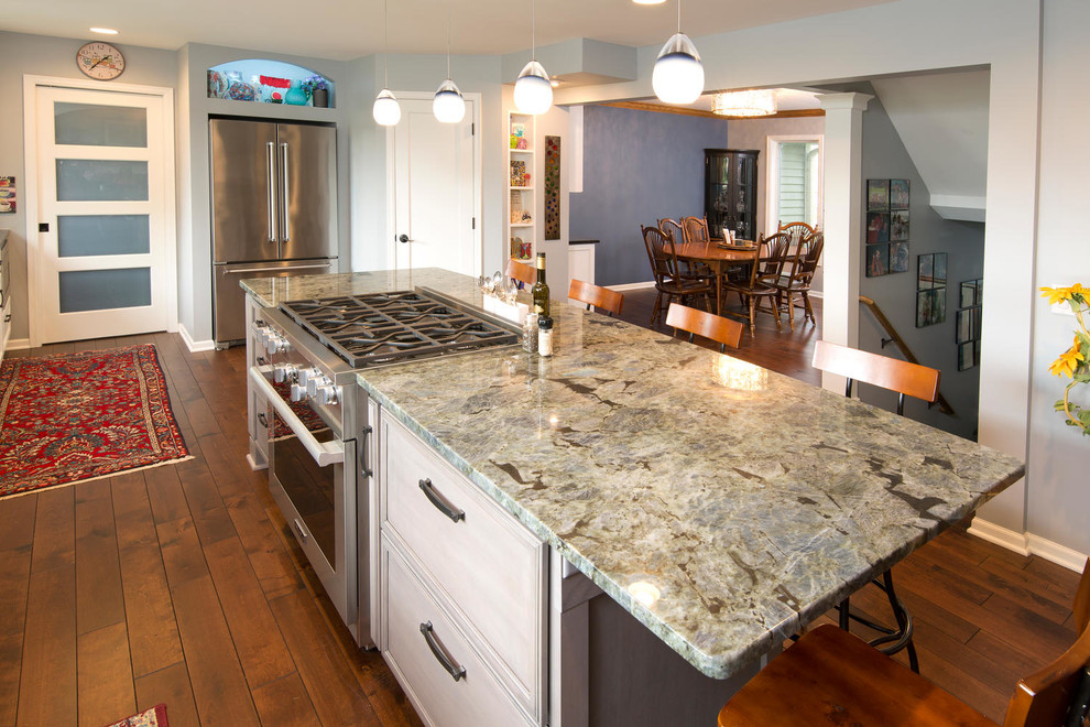 Kitchen - transitional kitchen idea in Minneapolis