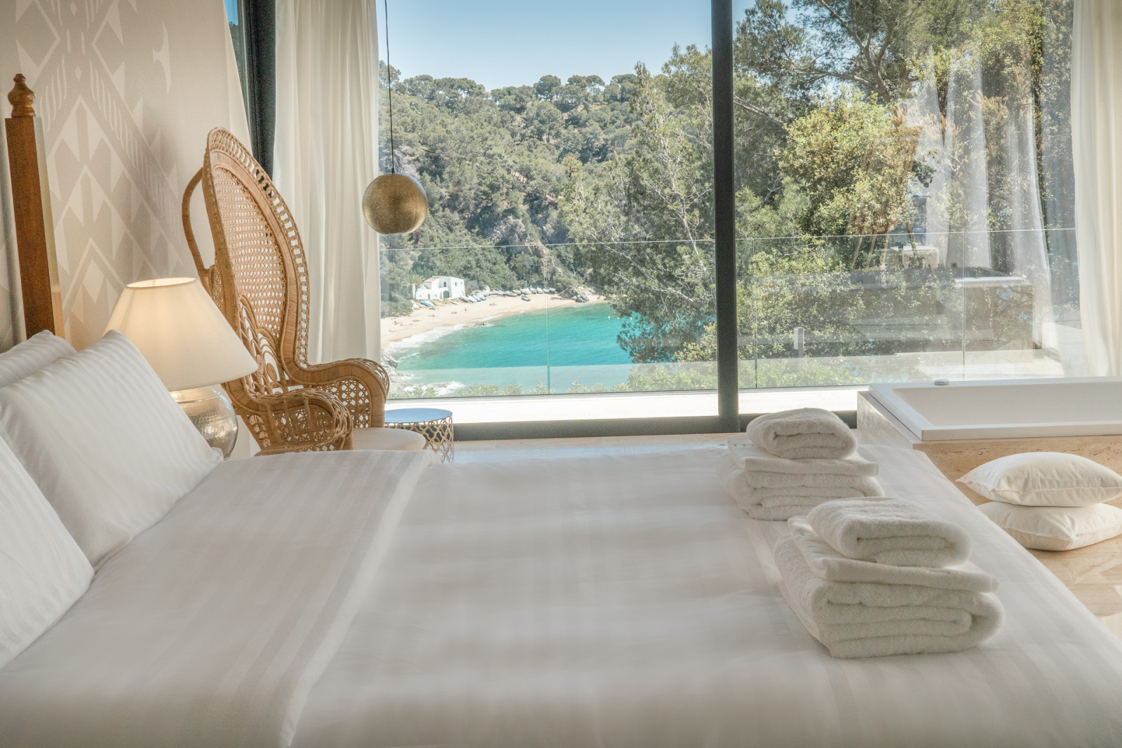 ИСПАНСКАЯ РИВЬЕРА. ДОМ НА СКЛОНЕ.