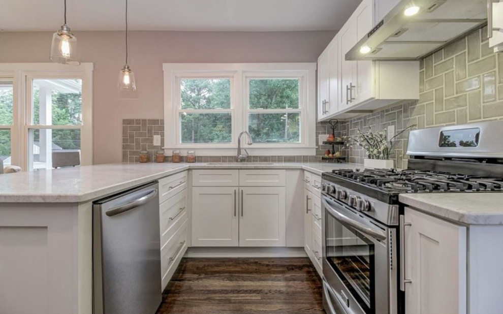 Kitchen - transitional kitchen idea in Atlanta