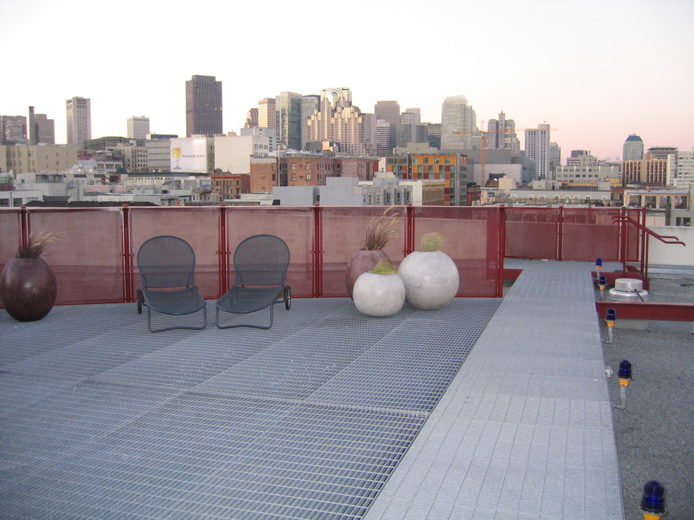 Design ideas for a contemporary deck in San Francisco.