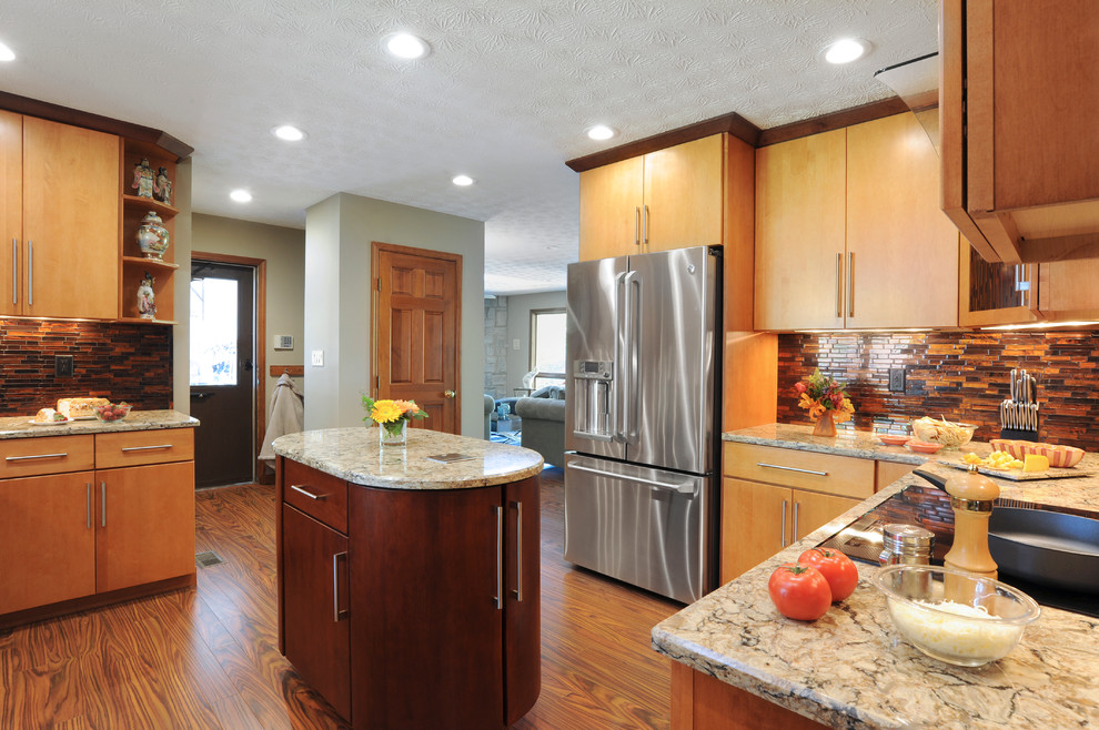 Transitional kitchen photo in Cincinnati