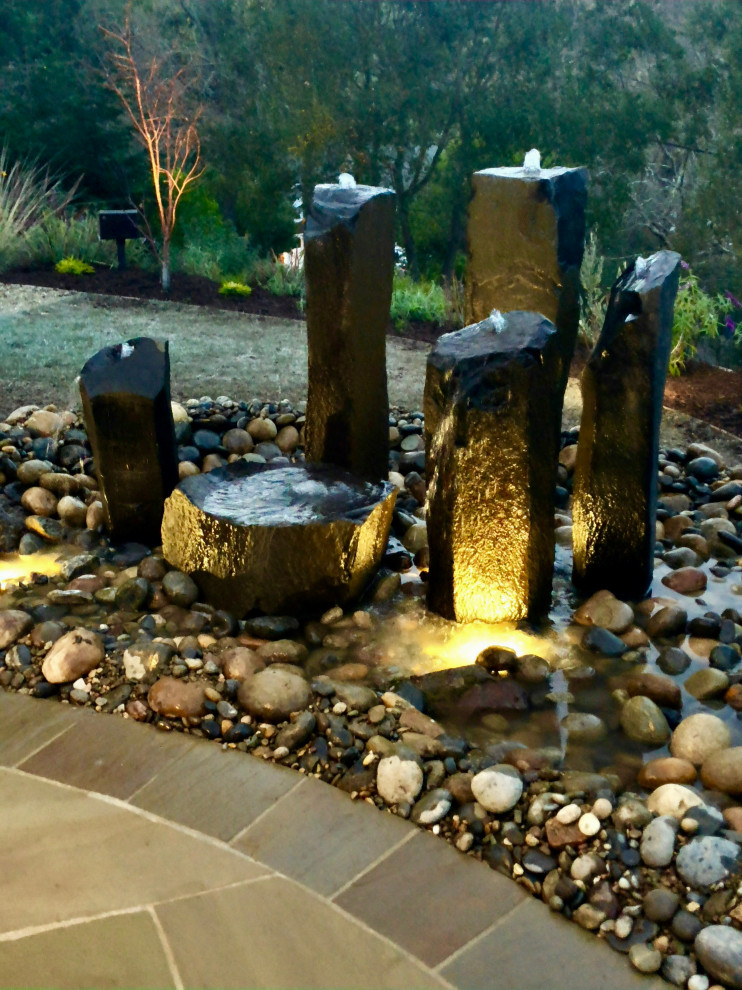 Inspiration for a mid-sized traditional front yard partial sun xeriscape for winter in San Francisco with a water feature and river rock.