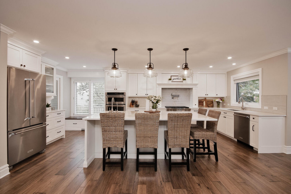 Inspiration for a transitional kitchen remodel in Toronto