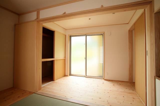二世帯の木の家 japonais-chambre